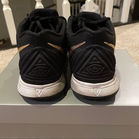 Kyrie 5 GS Black Metallic Kids Basketball shoes 🏀 - Picture 3 of 5